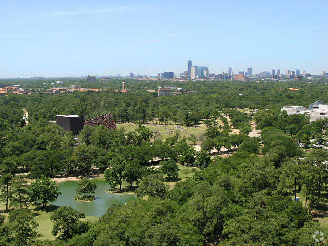 Building Photo - The Parklane