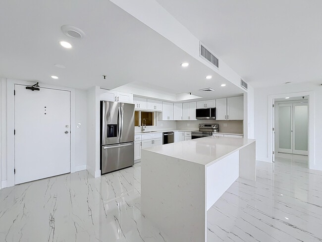 Building Photo - 2480 Presidential Way
