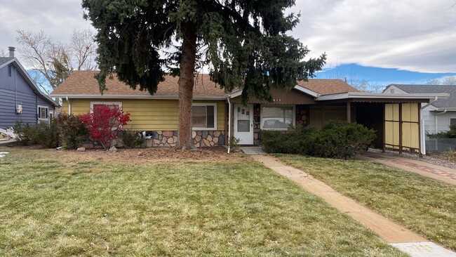 Building Photo - *Charming 3 Bedroom, 1 Bath in Denver*