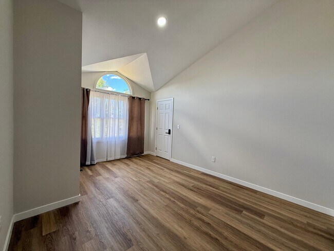 Building Photo - 411 Ruby Dr