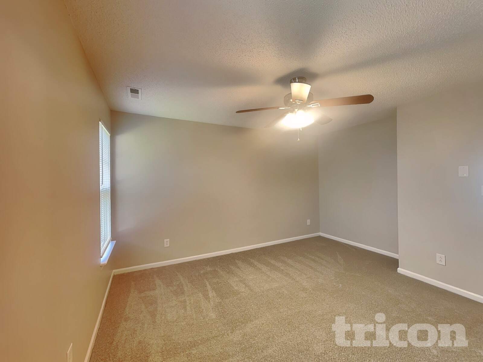 Building Photo - 445 Amir Cir