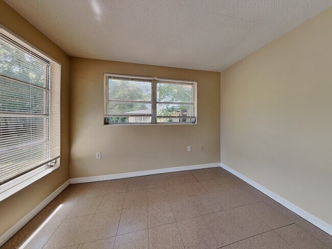 Building Photo - 10632 Laburnum Dr