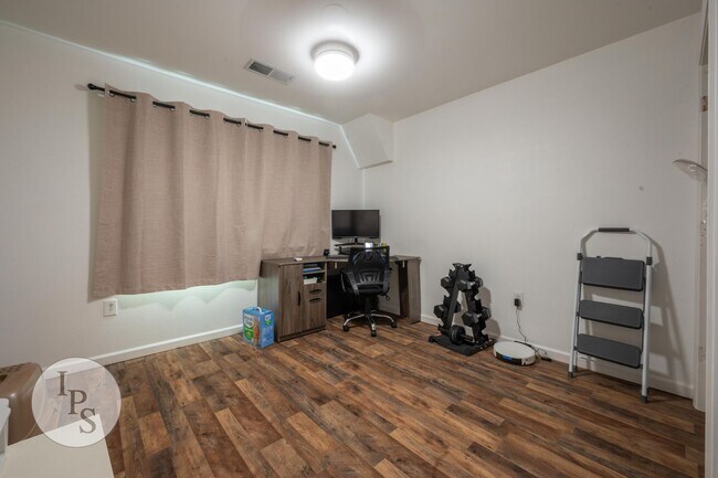 Building Photo - Fresno Westside Apt, 2BR/1BA, Shaw/Marks - Lots of Amenities