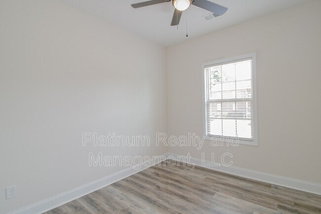 Building Photo - 550 Peachers Mill Rd