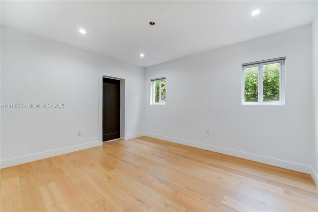 Building Photo - 4301 NW 6th Ave