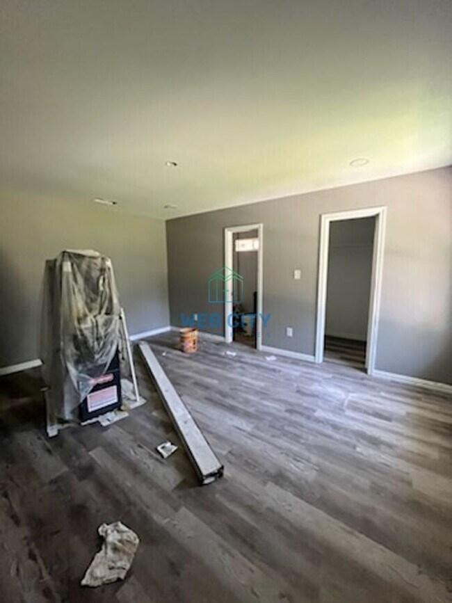 Building Photo - 9511 Laneyvale Ave