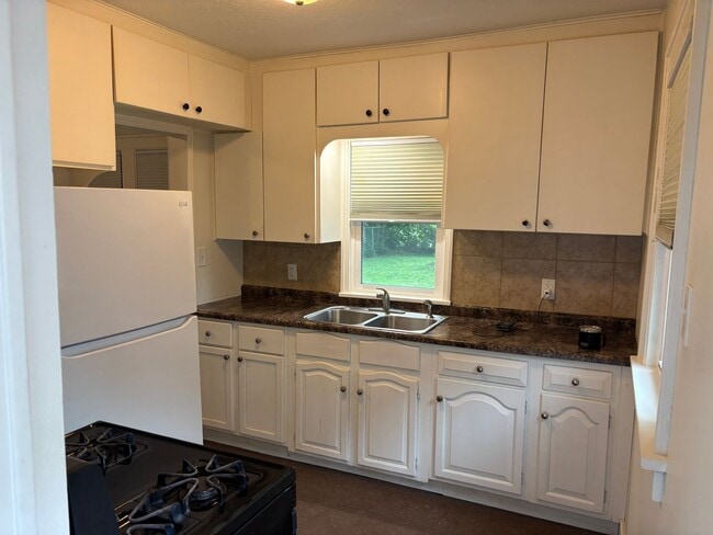 Building Photo - Cozy 3 Bed House in Waterloo, Iowa