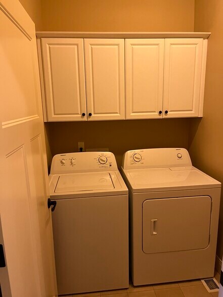 Laundry room - 14260 SW Compass Dr