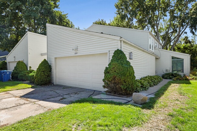 Building Photo - 1102 Big Valley Dr
