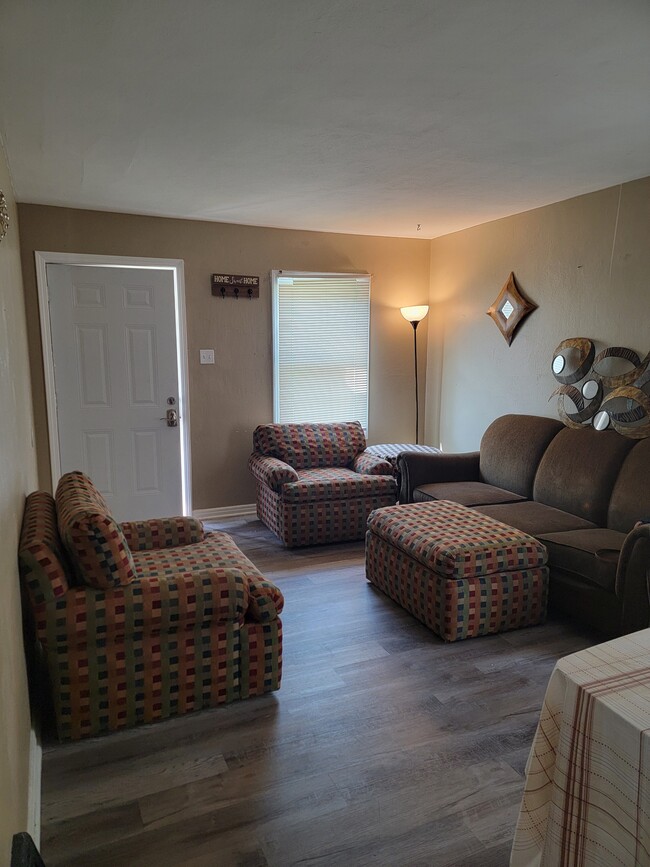 Building Photo - 857 Nassau Dr