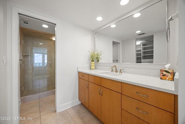 Building Photo - 2100 Ocean Dr S