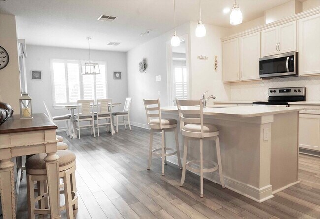 Building Photo - 6293 Bradford Woods Dr