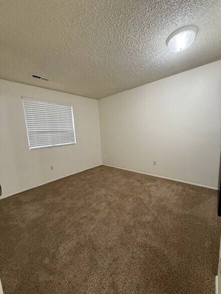 Building Photo - 1215 W Ivy Ave