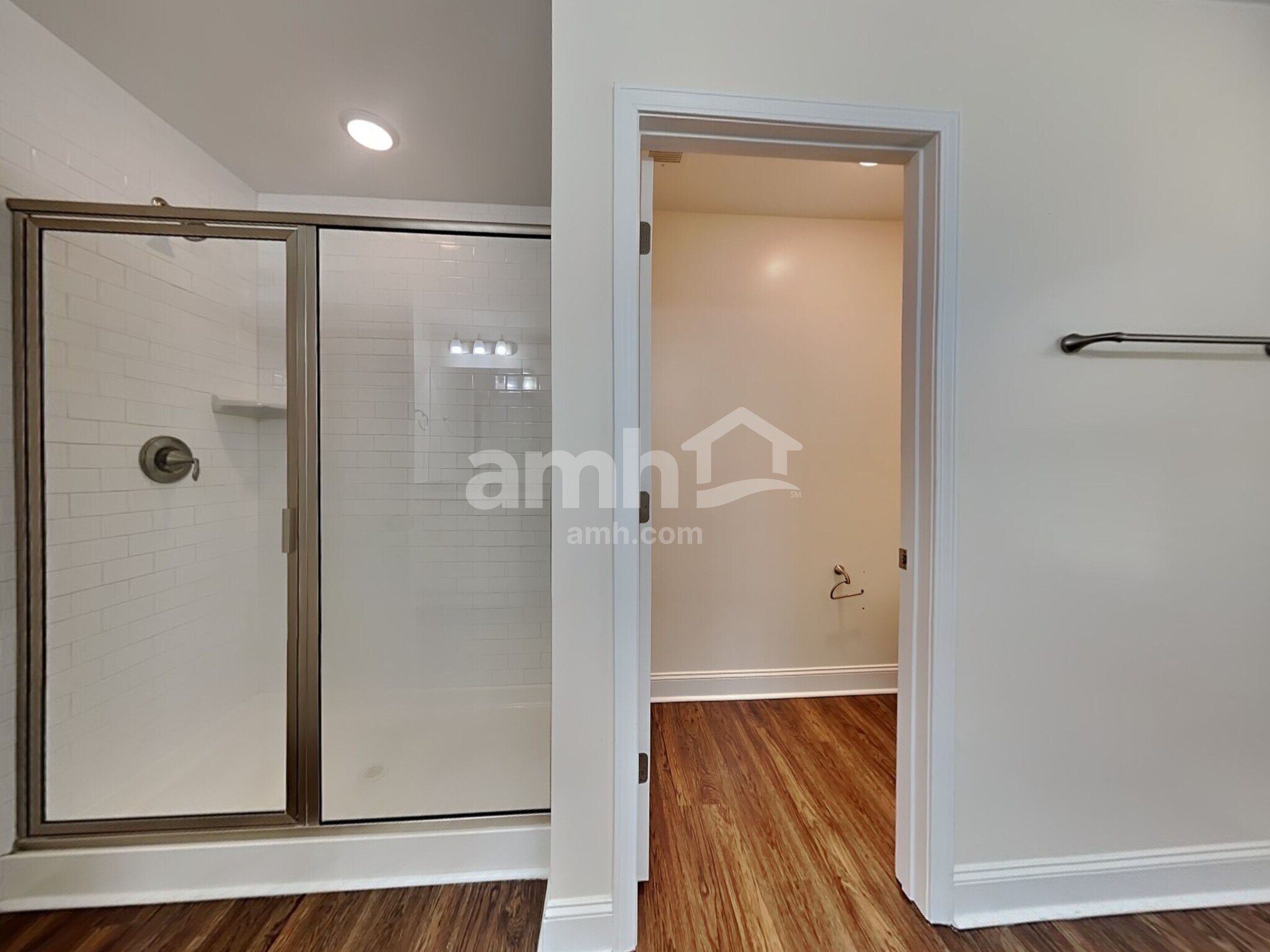 Building Photo - 992 Theodore Rd