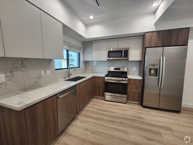 Building Photo - 6061 Fulton Ave