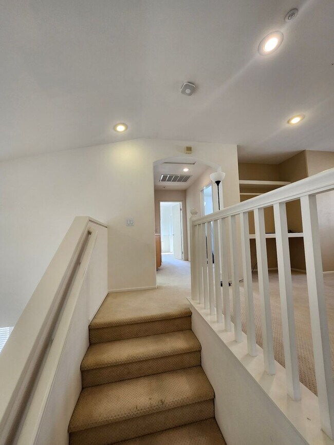 Building Photo - Beautiful two-story in Hunter's Ridge