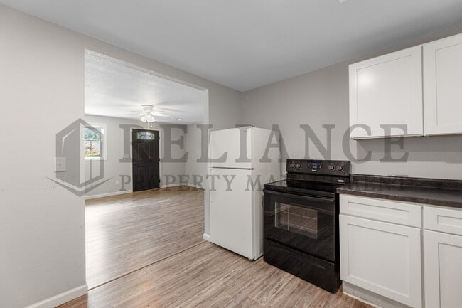 Building Photo - 1041 S Christine Ave