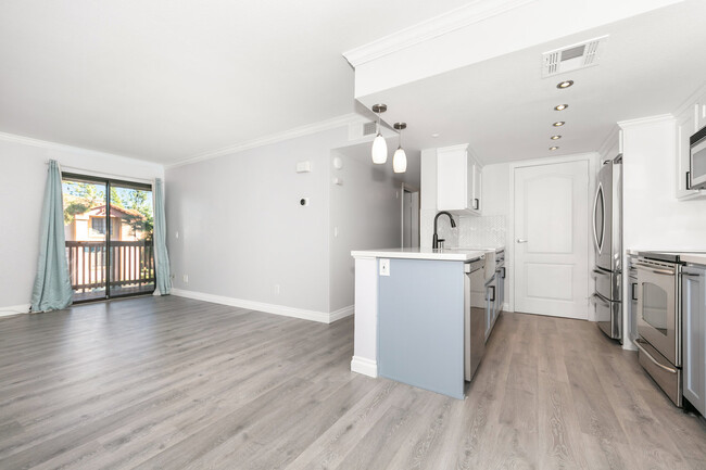 Building Photo - 12043 Alta Carmel Ct