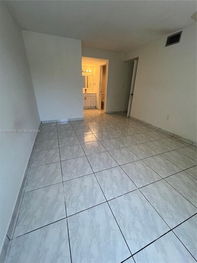 Building Photo - 250 180th Dr