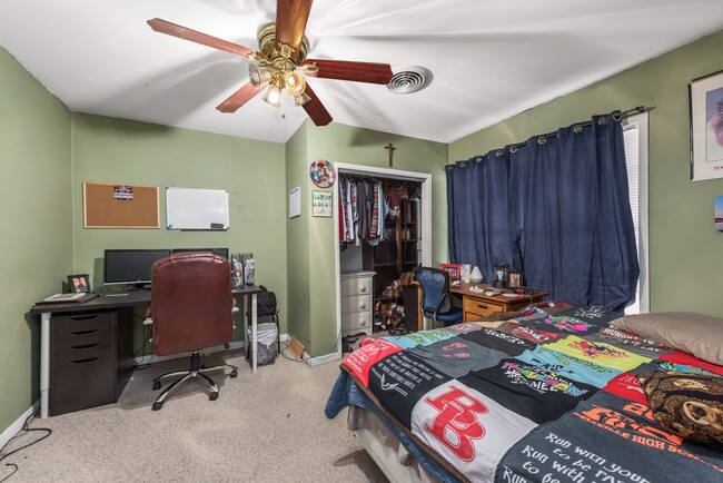 Building Photo - August Pre-Lease Available!! 3 Bed, 2 Bath with Huge Backyard and Covered Patio!