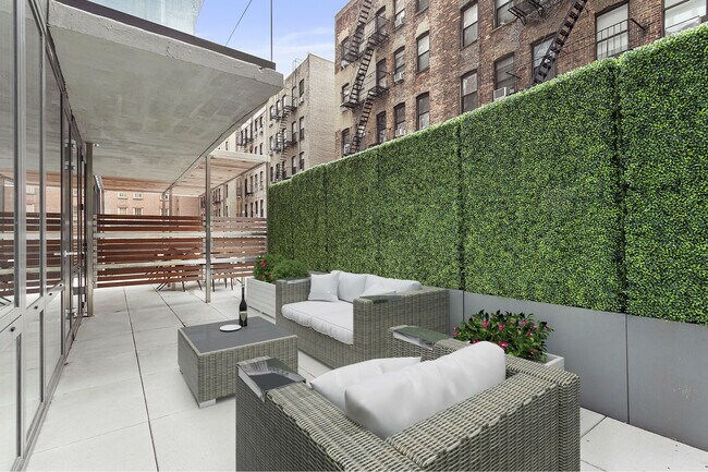 Building Photo - 302 E 96th St