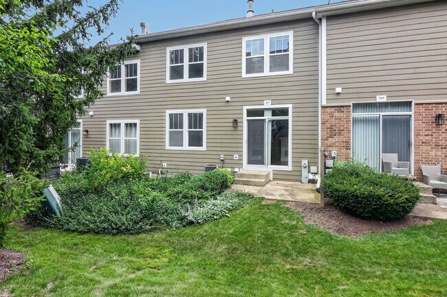 Building Photo - 207 Tanglewood Dr
