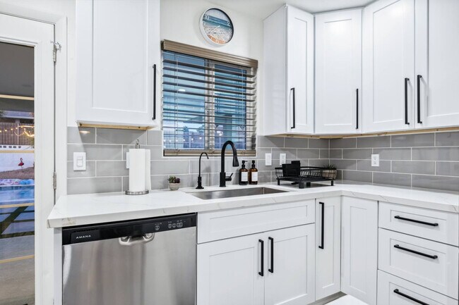 Building Photo - 131 Mescal Loop