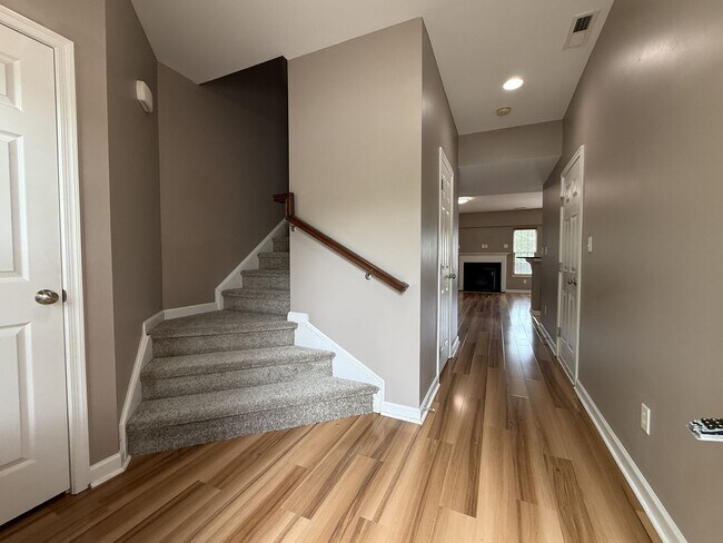 Building Photo - Stylish 3BR Home with Garage, Updated Interiors & Resort-Style Community Amenities Near Yorktown ...