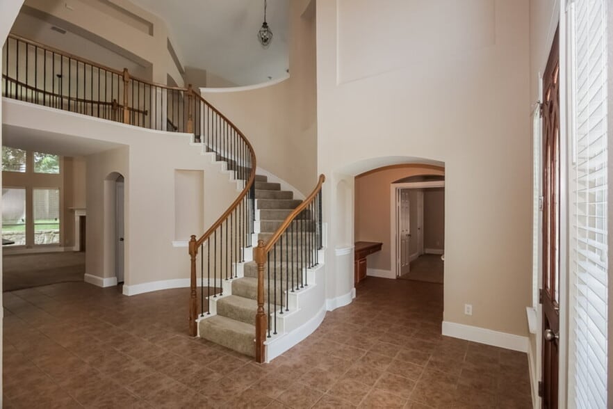 Building Photo - 3405 Marymount Dr