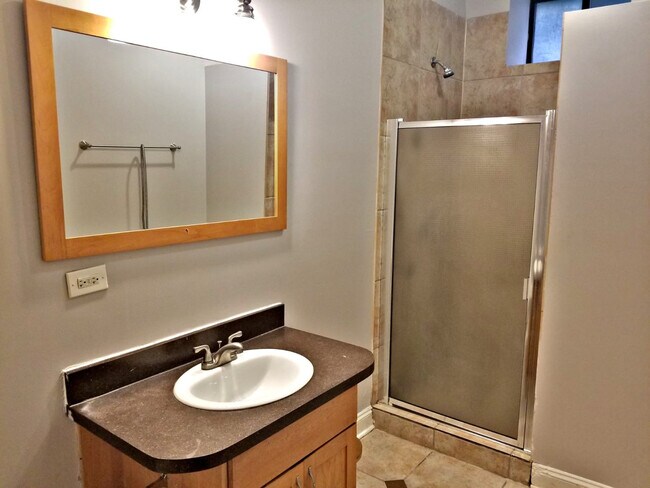 Building Photo - Three Bedroom Unit in South Shore