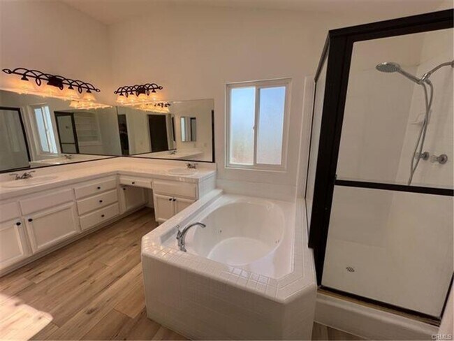 Building Photo - Beautifully Maintained Home