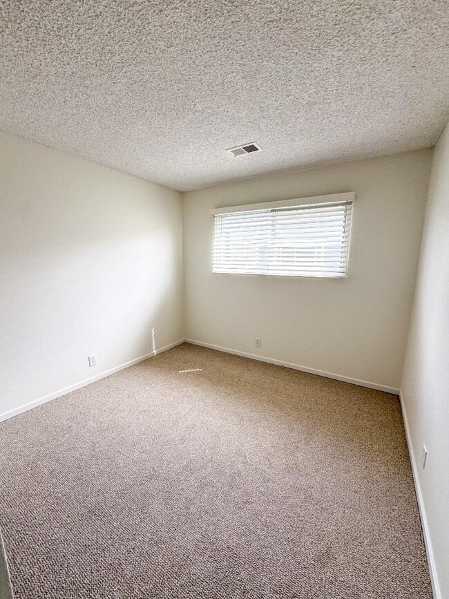 Building Photo - 26 Camelot Ct