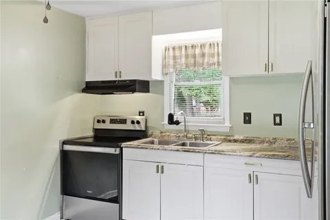 Building Photo - 700 Woodmont Cir