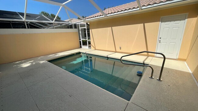 Building Photo - Furnished Short Term Rental