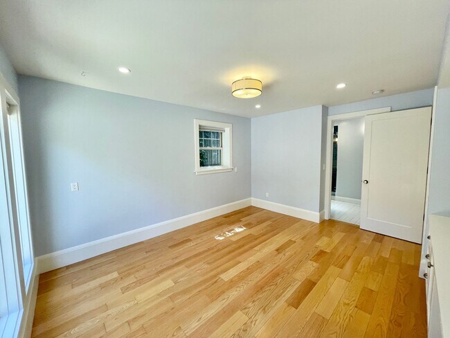 Building Photo - Westwood Park - Stunning 3BR+ / 2 BA Home w/Fabulous Back Yard! - PROGRESSIVE