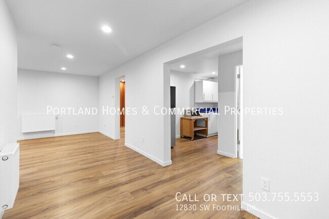 Building Photo - 12830 SW Foothill Dr