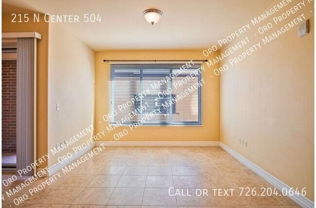 Building Photo - 215 Center St