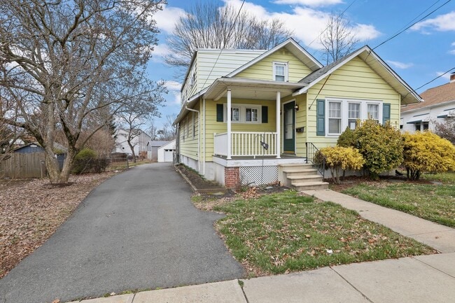 Building Photo - 6-Bedroom Rental Near TCNJ | Spacious Layout, Parking, Yard & Deck