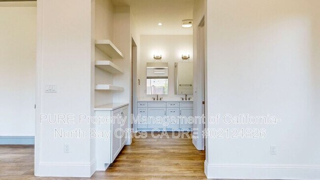 Building Photo - 1340 Miller Dr