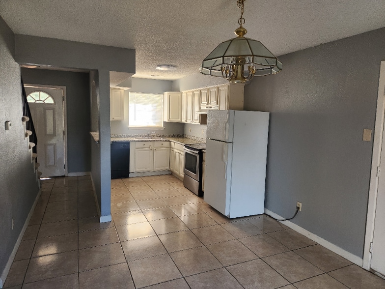 Building Photo - 1321 Rosewood Hills Dr