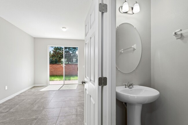 Building Photo - 4/2.5 Beautiful Energy Efficient Townhome in St. Cloud