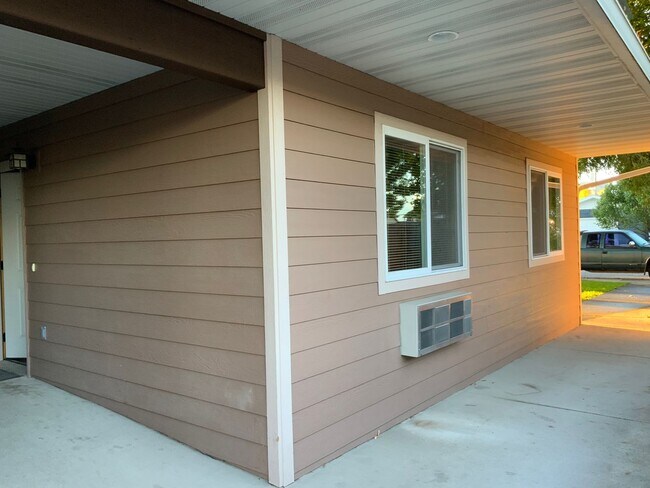 Building Photo - LIV2322