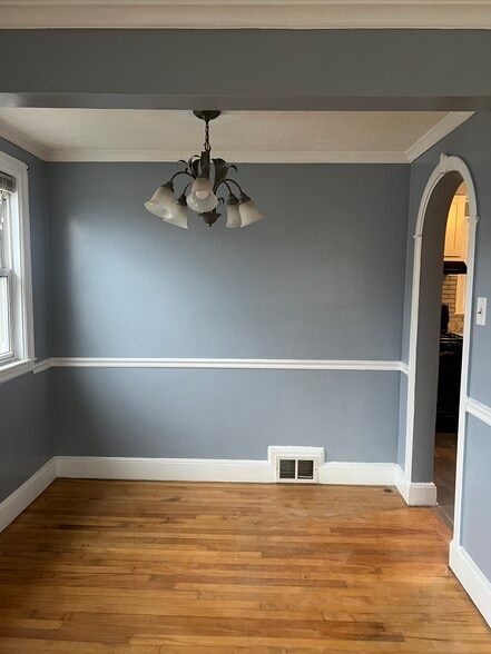 Building Photo - 70 Clifford St