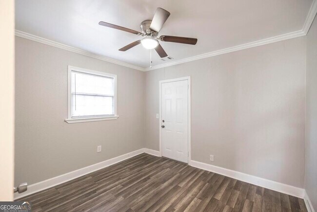 Building Photo - 1930 Northbrook Ave