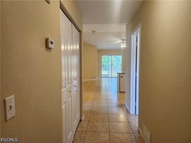 Building Photo - 415 NE 25th Ave