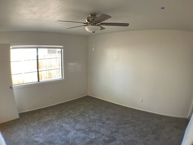 Building Photo - 3 Bedroom Home in Smokerise | Single-Level Living + Natural Light