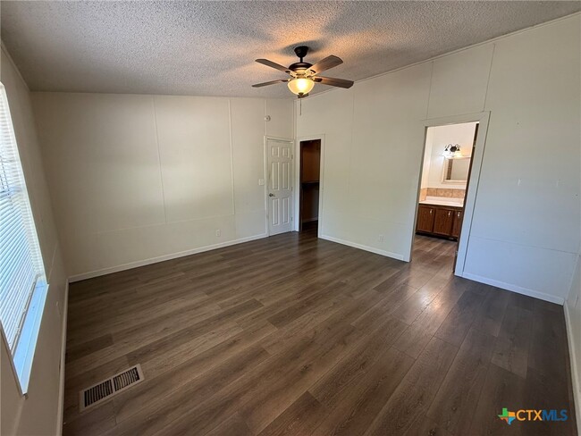 Building Photo - 786 Potthast Dr