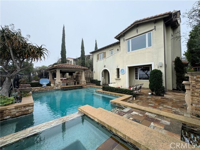 Building Photo - 19 Momento