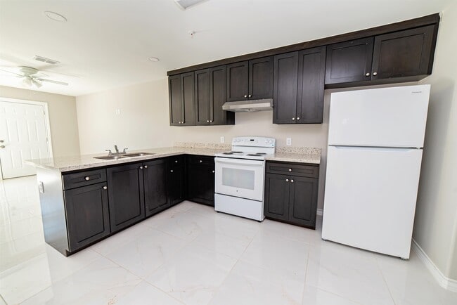 Building Photo - 315 Dorel Dr