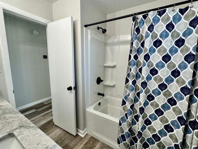 Building Photo - READY NOW!! Updated 5-Bedroom Home w/Fenced Backyard, Attached Garage  & Sunroom - Pet Friendly!